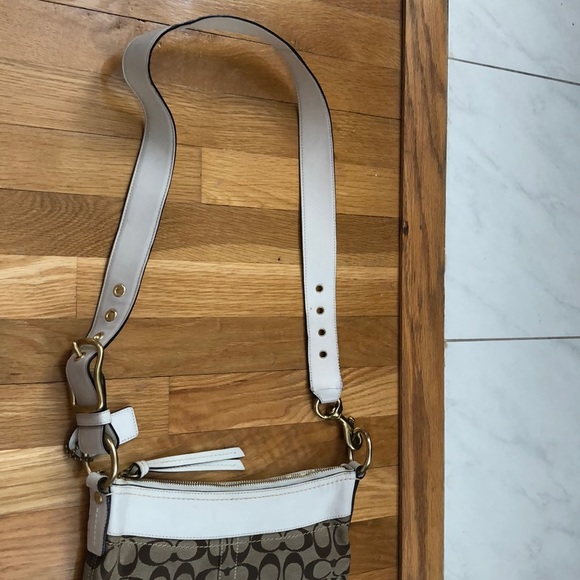 COACH crossbody - Picture 7 of 8